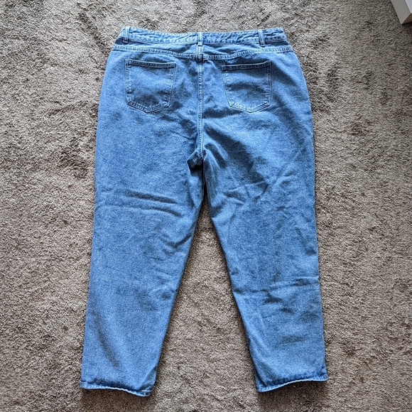 Cherry embroidery denim - Picture 2 of 3